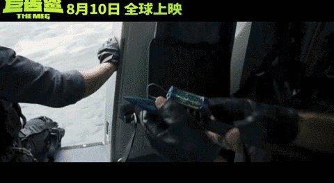 
艾梅更繁荣。但人们没有忘记令人震惊的人的鲨鱼战争，并没有忘记三个英雄作为游客的生活，他们是Amyi City的骄傲和荣耀。