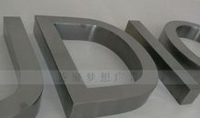 看，依然是那个墙角_400字