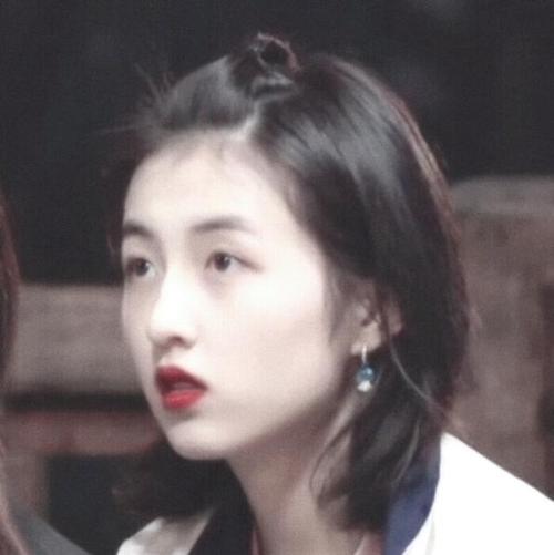 青年是一个明亮的悲伤_500字