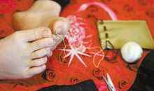 用脚画画的杜兹纳_350字