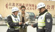 铁哥们儿——罗中旭_500字