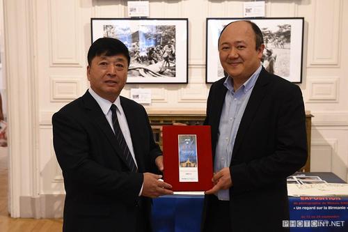 高文学表演