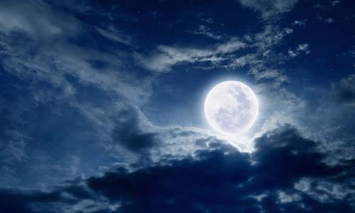 波浪场景：夏夜天空_900字