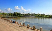 关于夏天的作文：风景优美的湖滨公园_700字