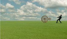 将“尊严”挂在胸前_1000字