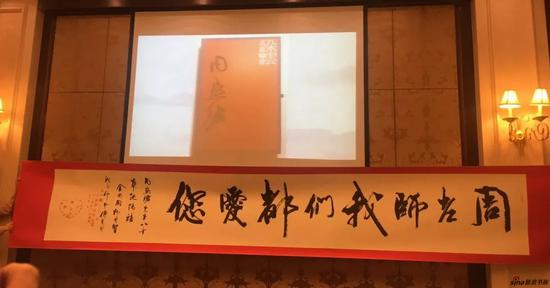 离开幸福，嘲笑世界_550字