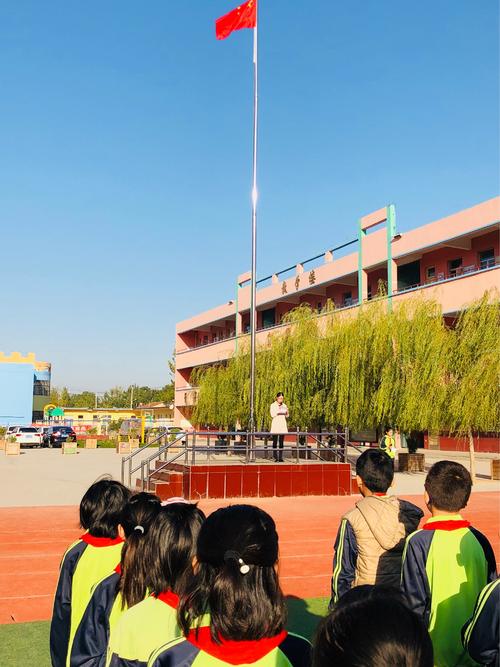 在小学下的讲话：给予毕业课的孩子