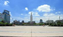 “八一”广场_500字