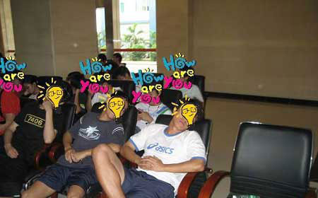 真正的大学生活写照：睡觉也很疯狂！ 10.