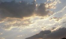 夏末秋初，彼此仰望天空_550字