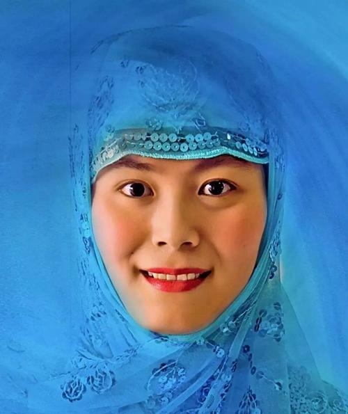 “清真寺里的女孩”亚军工作的作品