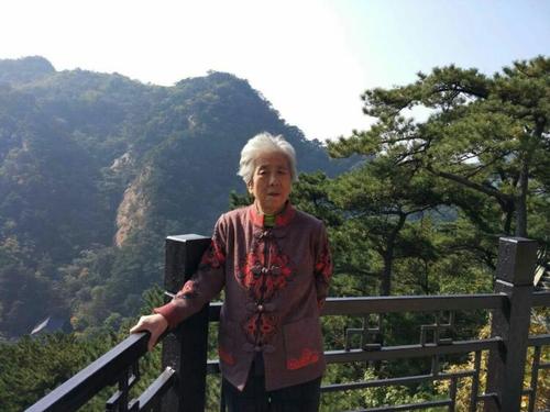 可能有一个奖品论文：母亲爱深_900字