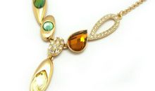 五彩的金项链_2000字