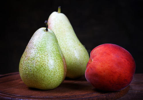 当梨爱上桃子_750字