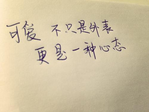 在这里，我们将在这里遇到未知的明天，这里，我们将永远是一个不相信的小青少年。我们有这种麻烦，也许这些麻烦只会在你经过多年后吃饭后只会变得微笑，但是会发生什么，我们有五大年份，我们已经努力描绘我们的记忆。我们努力运行梦想，他突然突然，突然，我们突然走在路上抓住了一个梦想，我们摔倒了，身体上的灰尘继续奔跑。在这美好的时光，我们哭了，微笑着，下降，攀爬，失败，成功，怨恨。