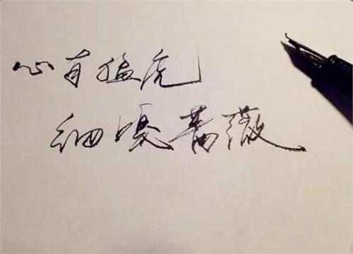 我在梦中醒来了愈合，醒来并弄湿了一大块。我是一个孩子，没有安全感，我出生在一个非常不开心的家庭中。我有一位爱我的母亲，有一个爱我父亲的父亲，但对我父母没有爱。