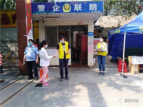 与雷锋的构成：雷峰，我的侧面_900字