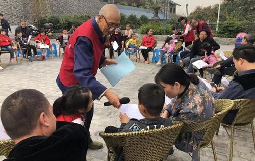 阅读活动：我是老师，爱在书中