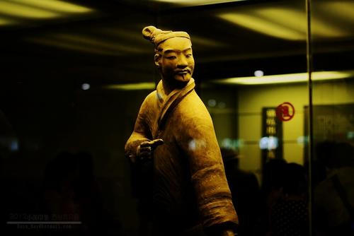 我正在和兵马俑谈话_800字