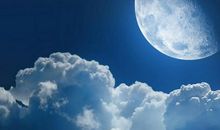 关于月亮的作文：岁月流离，花开却错_1200字