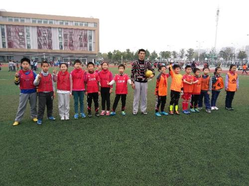 精彩的足球比赛_350字