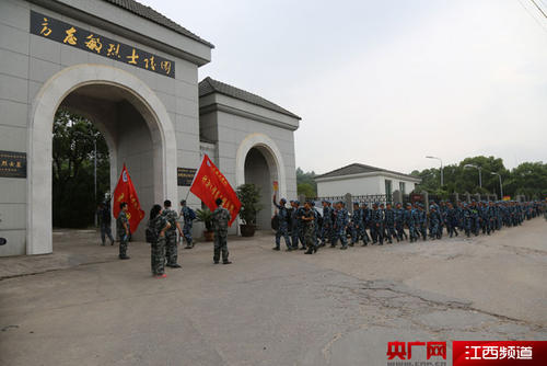 清明节 - 去方志敏烈士墓地扫除汤姆_250字