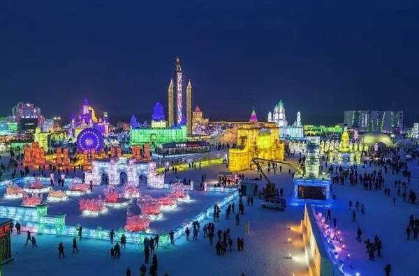 旅游迪士尼雪地公园_550字