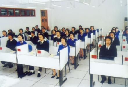 2015年大学生编辑工作实习摘要
