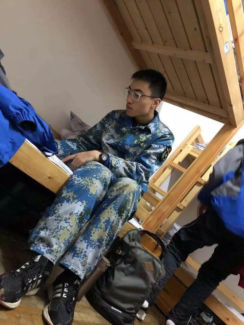 从那以后，人们称独角兽大猪为“宏宇山猪”，正在准备参加国家猪大奖赛！