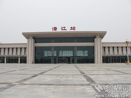 访问火车站_200字