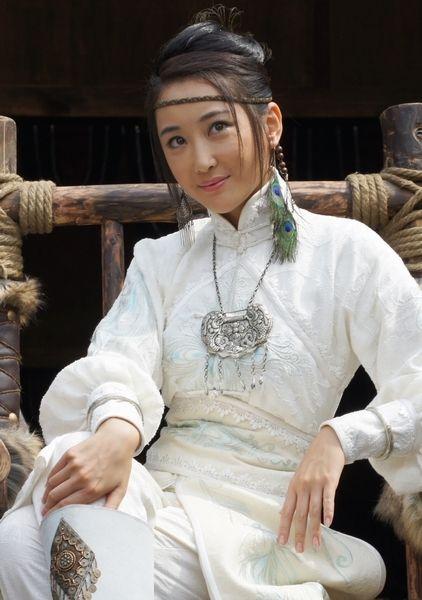 
七位女士的美丽眉毛，犹豫的时刻，坚决有一条小船......