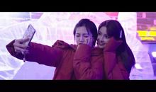 给路人甲一个微笑_200字