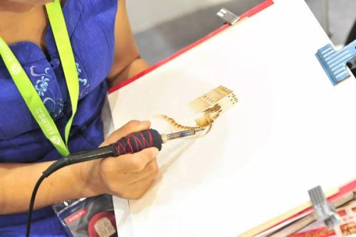 大学入学考试文章再次提到了一种灵活的写作空间形式的形式。