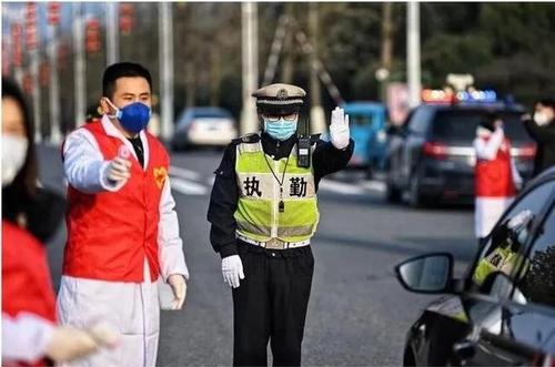 交通警察的变化_1000字