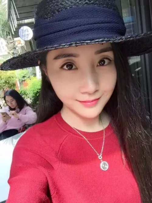 其次，我觉得老师可以净化他们的思想。可以每天都在一起，让你的思想永远是年轻而简单的。在我们自己的个性中，它不适合社会中的复杂的人际关系。虽然在很多人，老师是一个普通的职业生涯，但这是我一年的生活。每天，通过教育儿童，它也不断加强道德培养和改善内涵。我曾经是一位家庭老师，我感到深深地，我会每次都教孩子，我会从中得到很多幸福，我也提高了你的能力。