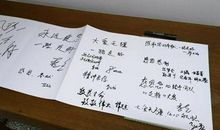 初二写人作文：平凡而伟大的人_900字