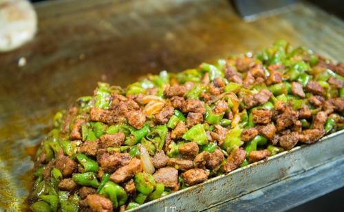 乙泥作品：夜市的食物_750字