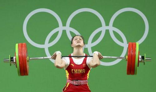 令人兴奋的时刻到了，只是听到大象公告：“这场比赛，冠军的获胜者是蚂蚁！”
