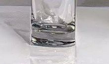 半杯水的沉思_400字