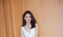 艰难的她_1200字