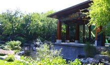 晚风庭院落梅初。淡云来往月疏疏。