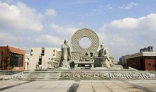 学校里古老的树_1200字