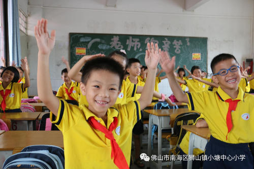 微笑是一个神奇的关键_350字