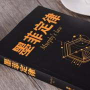 他，不高，不胖，脸上的身体。当她熟悉他时，她说很小，似乎很遗憾地说话，然后我觉得他不是很好，扭曲扭曲，还有一个“娘”，但他认为他认为这很好。让我们做大脑，这样你就不必听课程。他总是太懒了，不要爱笔来写作作业。我总是去办公室“喝茶”。现在第三天仍然是一样的，迟到的自学没有写作作业拿这个“读者”看整个两夜自学，为此，我也抓住了他的书迫使他写作作业，他将永远不耐烦地打个招呼，然后开始写功课，我希望这个窗口会写眼睛，你挥挥手在他的面前，他也看了看窗户，知道你就拉着他，他会作何反应，然后微笑着给你，看着她的两个大眼球正在看着你一对无辜的。你不会忍受说他。看来他很糟糕，每天，一只凌乱的头发会早点做，你看到他不禁笑，这个人是如此糟糕，但结果如此糟糕。我一直都不想要什么。