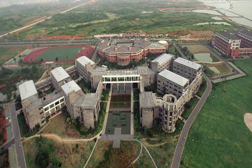 在学校校园里生活的十种方式