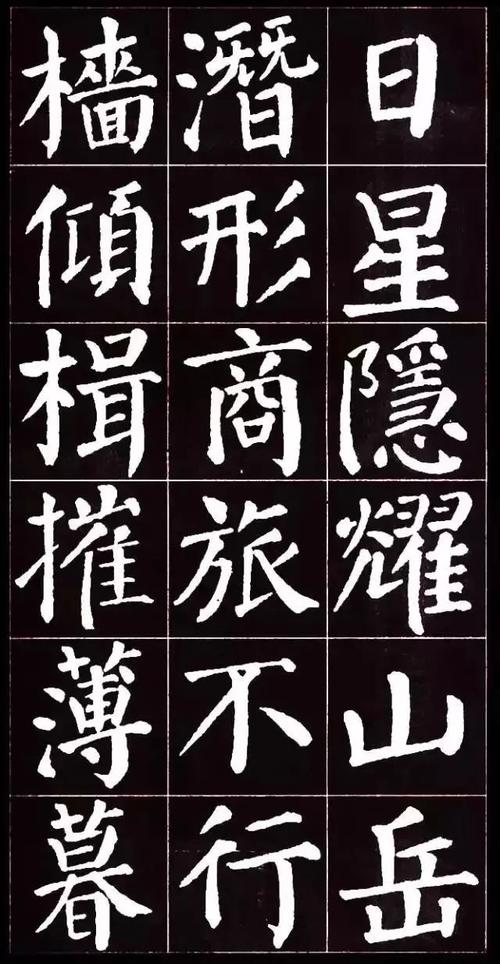 我站在楼下，整个建筑“阴虚，气象气象”，和腾王馆“罗诺和孤独的飞行，邱水漫长的漫长的一天”和黄鹤楼“孤独的帆”只有长江天际线。 “与它相比。