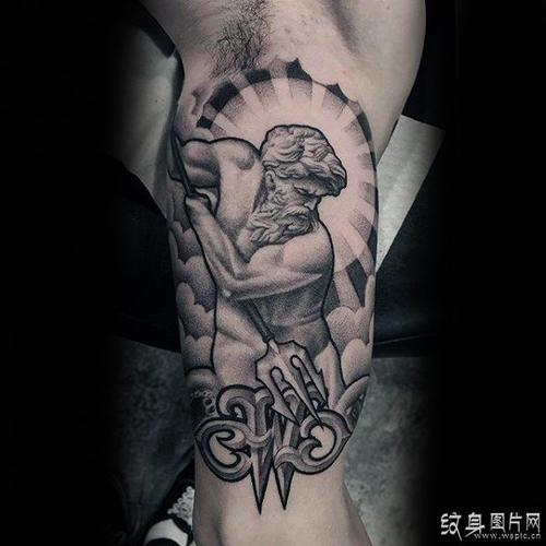 
希腊人看到赫克尔逃脱并追逐了敌人。东方更勇敢，欺骗枪支并杀死了许多特洛伊人。然而，希腊人中有几个英雄，这使他们的合作伙伴。小东部是一个大人物，他赶紧进入木马队，如风滚。特洛伊令人困惑，恐怖和退出沟渠和逃脱。