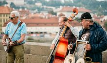 那个卖艺人_700字