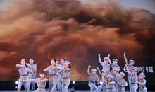 红心向金党_1000字