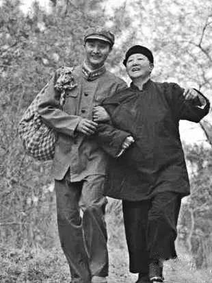 与雷锋的组成：关于雷丰_550字